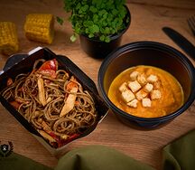 Гречневая лапша с курицей и морковный суп-пюре