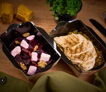 Маджара, цыпленок в томатном соусе и салат с фасолью и брынзой