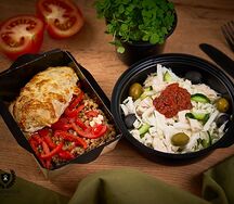 Куриные зразы с гречкой и огуречный салат с курицей