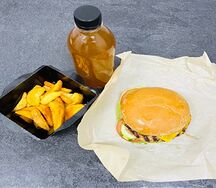 MaзКомбофф с картофелем по-деревенски, компотом из сухофруктов и бургером с курицей