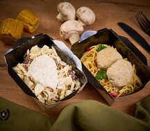 Рыбные фрикадельки в сметанном соусе, спагетти и фасолевый салат