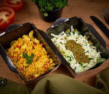 Индейка с овощами и плов овощной из булгура, салат с творогом и дайконом