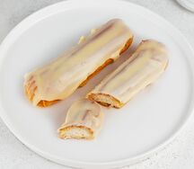 Набор эклеров с сырным кремом