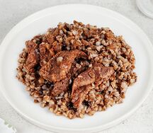 Каша гречневая и бефстроганов из говядины