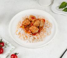 Рис Басмати с фрикадельками в овощном соусе