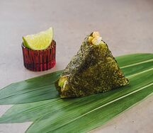 Онигири с креветками