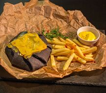 Закрытый бургер с мраморной говядиной