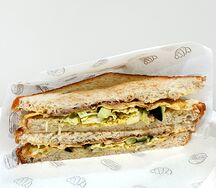 Сэндвич с тунцом