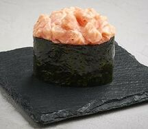 Запеченные суши с лососем