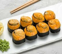 Ролл запеченный острый с мидиями