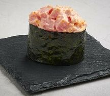 Запеченные суши с тунцом