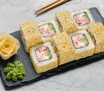 Ролл калифорния в кунжуте