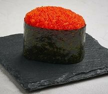 Суши с икрой тобико