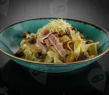 Паста с ветчиной и грибами