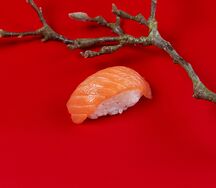 Суши с лососем