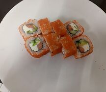 Ролл Калифорния с лососем