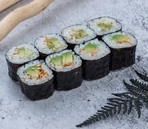 Классический ролл с авокадо