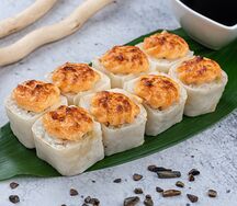 Запеченный ролл с мидиями и кальмаром