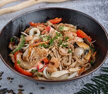 Вок с морепродуктами