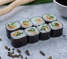 Классический ролл с огурцом