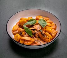 Ньокки с курицей и грибами 
