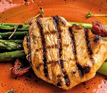 Стейк из индейки со спаржей