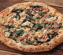 Пицца с курицей, шпинатом и соусом Унаги 