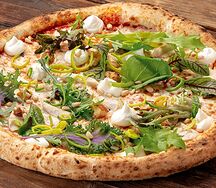 Пицца с курицей и белыми грибами 