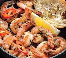 Креветки, жаренные с чесноком и петрушкой