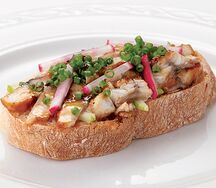 Брускетта с угрем