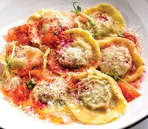 Равиоли с крабом и цыплёнком