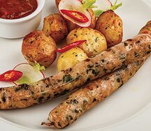 Колбаски-гриль из индейки с печёным картофелем