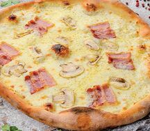 Пицца с беконом и грибами 