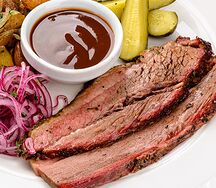 Брискет говяжий смокер с картофельными ломтиками