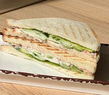 Сэндвич с тунцом