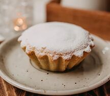 Вишня в лукошке