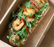 Брускетта с креветкой