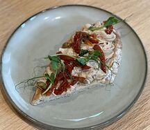 Брускетта с паштетом из куриной печени