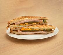 Сэндвич с ветчиной и сыром