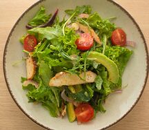 Салат с цыпленком и авокадо