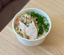 Оливье с курицей, яблоком и орехом