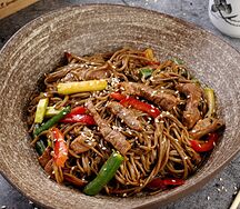 Лапша или рис с говядиной