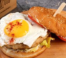 Бургер с яйцом