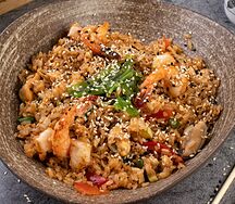 Рис с морепродуктами и яйцом