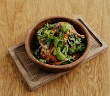 Цыплёнок запечёный в печи с соусом из кавказских трав и черемшой