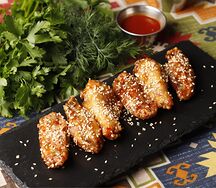 Острые крылья с кавказской аджикой и кинзой