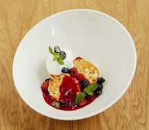 Сырники с соусом из чёрной смородины (без мороженого)