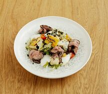 Бакинский с хрустящим баклажаном, ростбифом, цветной капустой и муссом из брынзы