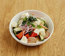 Горский салат из свежих овощей с кавказской брынзой