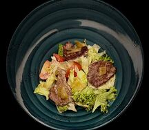 Салат теплый с телятиной